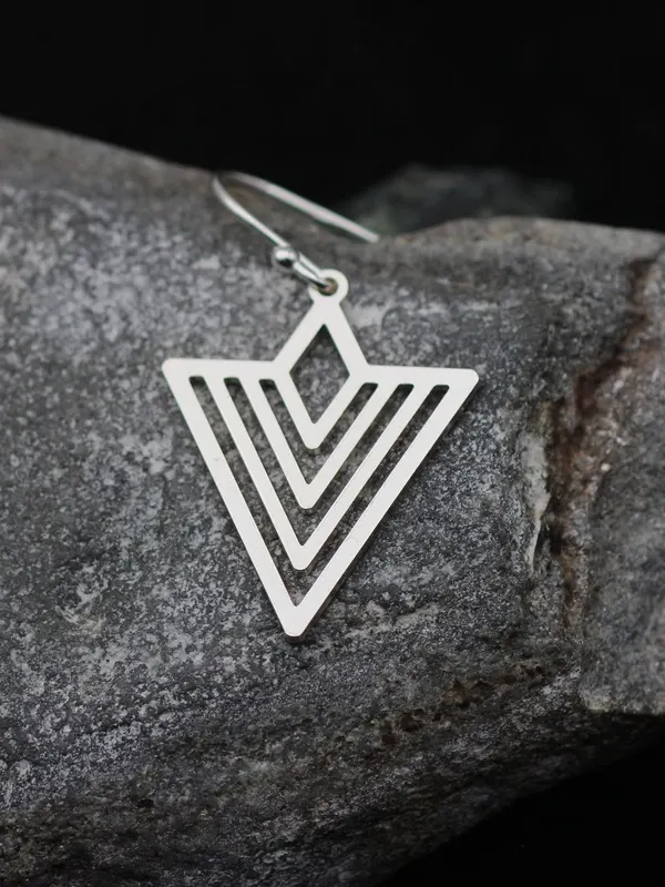 Boucles d’oreille géométriques — Argent · ajouré, motif chevron