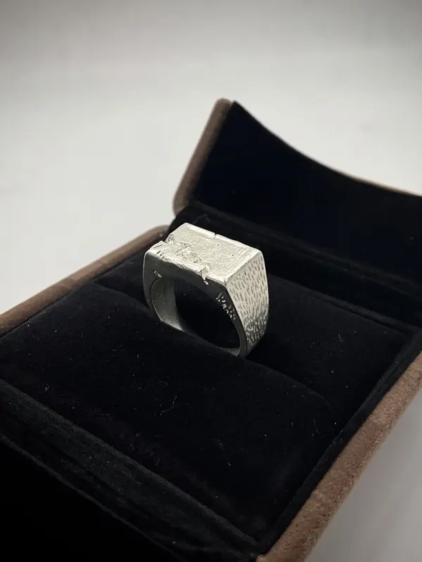 Chevalière argent — Argent · plateau texturé